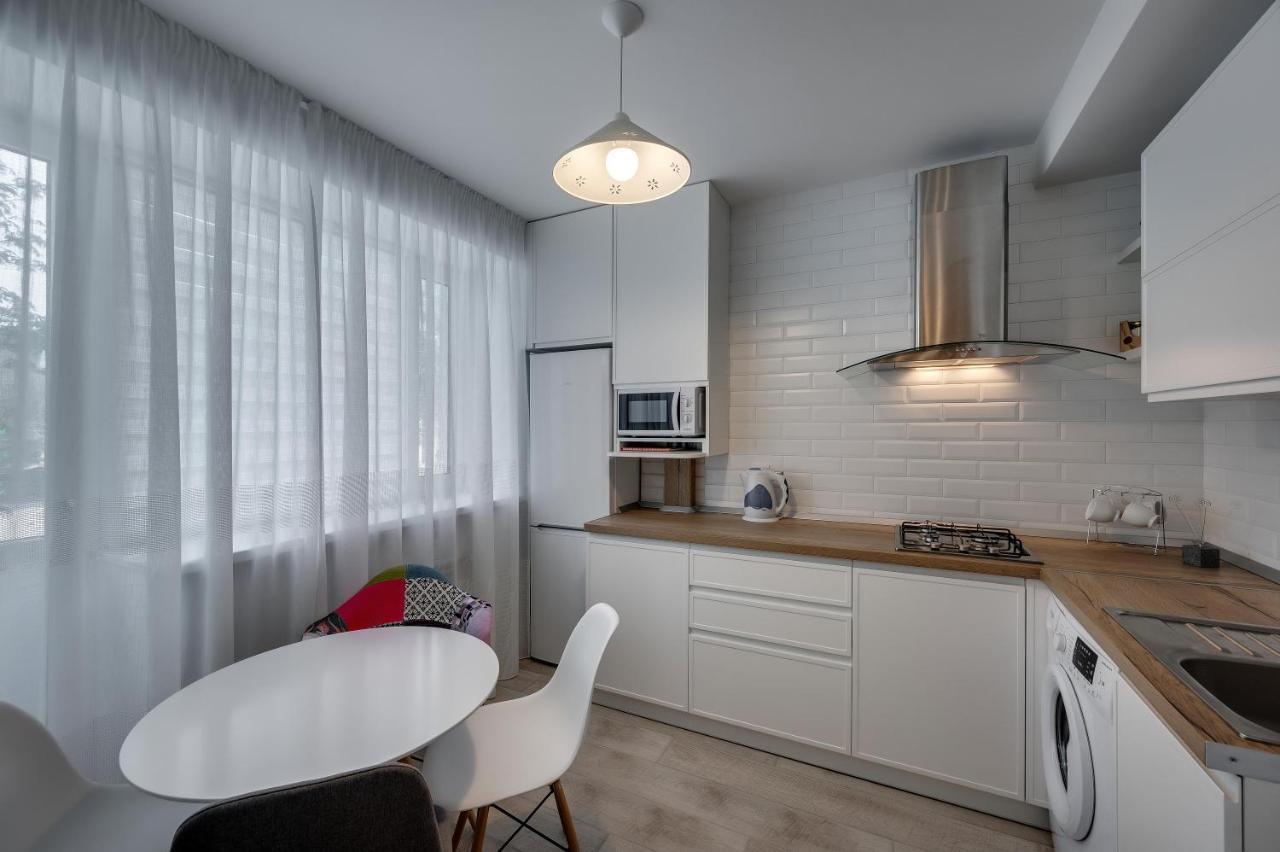 White Apartment Scandinavian Style Zaporizhia ภายนอก รูปภาพ