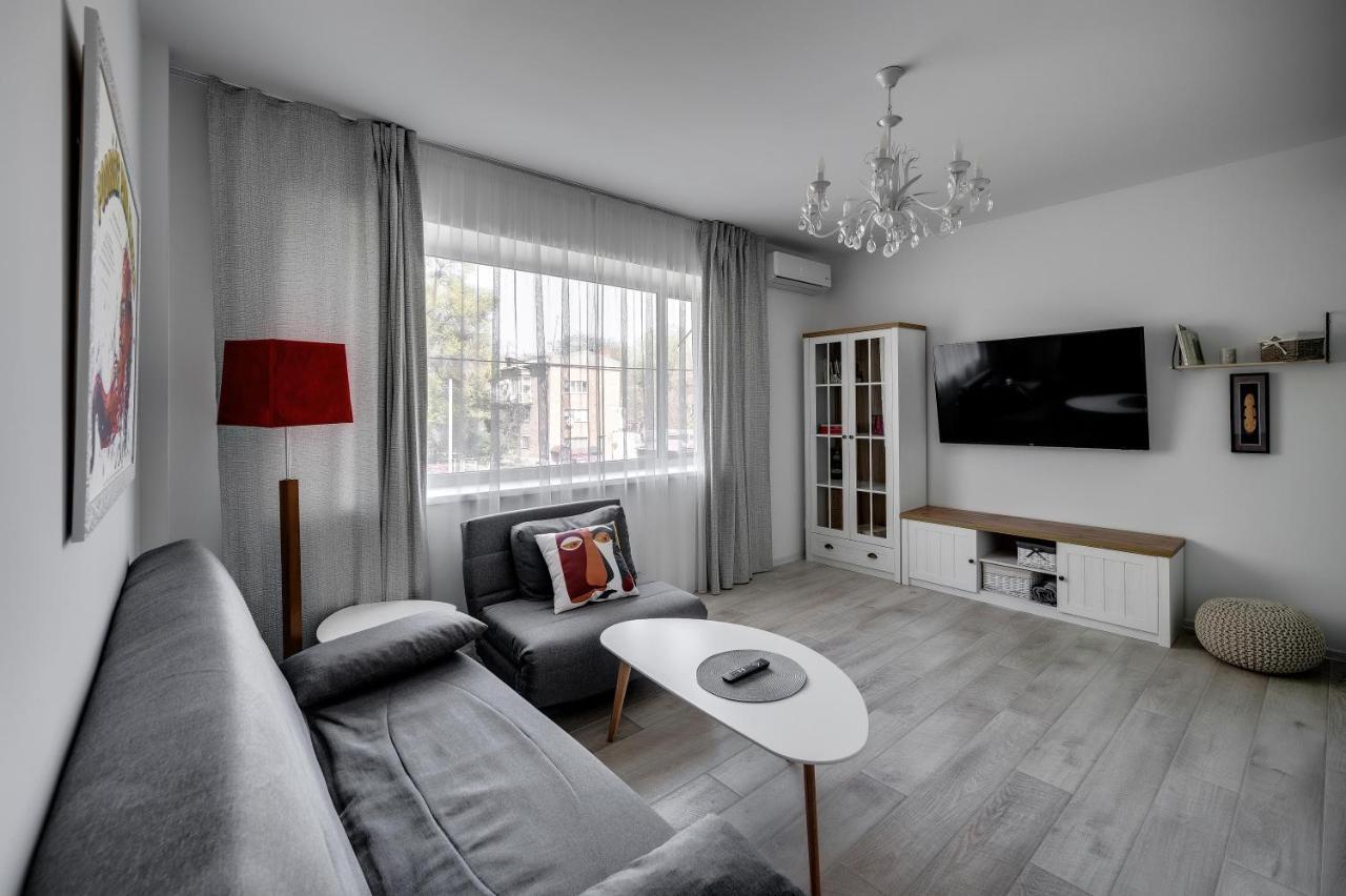 White Apartment Scandinavian Style Zaporizhia ภายนอก รูปภาพ